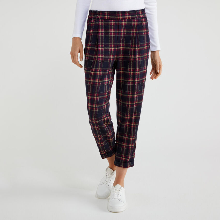 Stretch trousers with cuffs