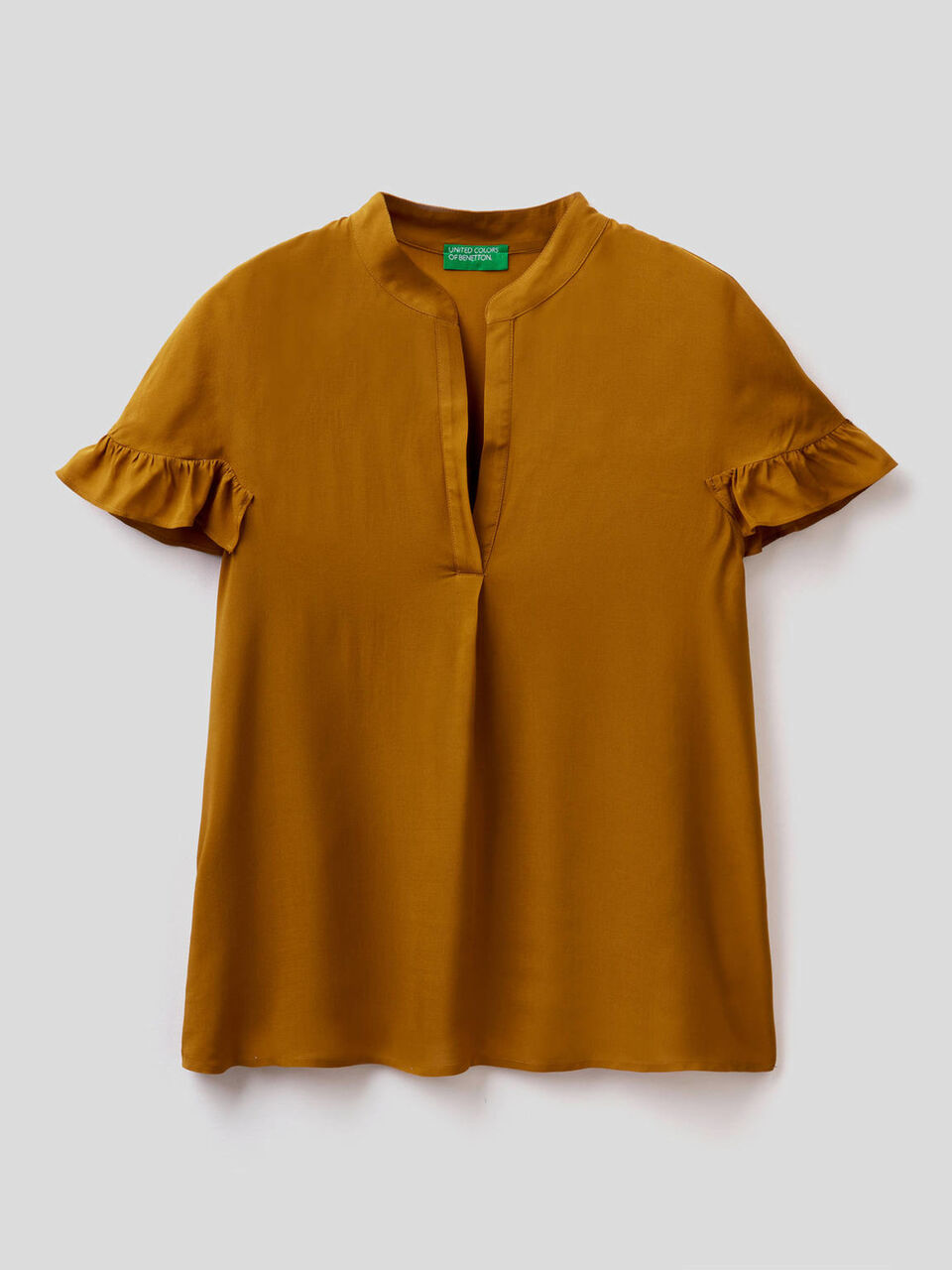 Short sleeve blouse with rouches image number 1