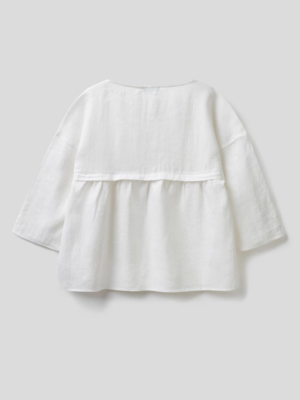 Blouse in 100% linen with frill image number 2