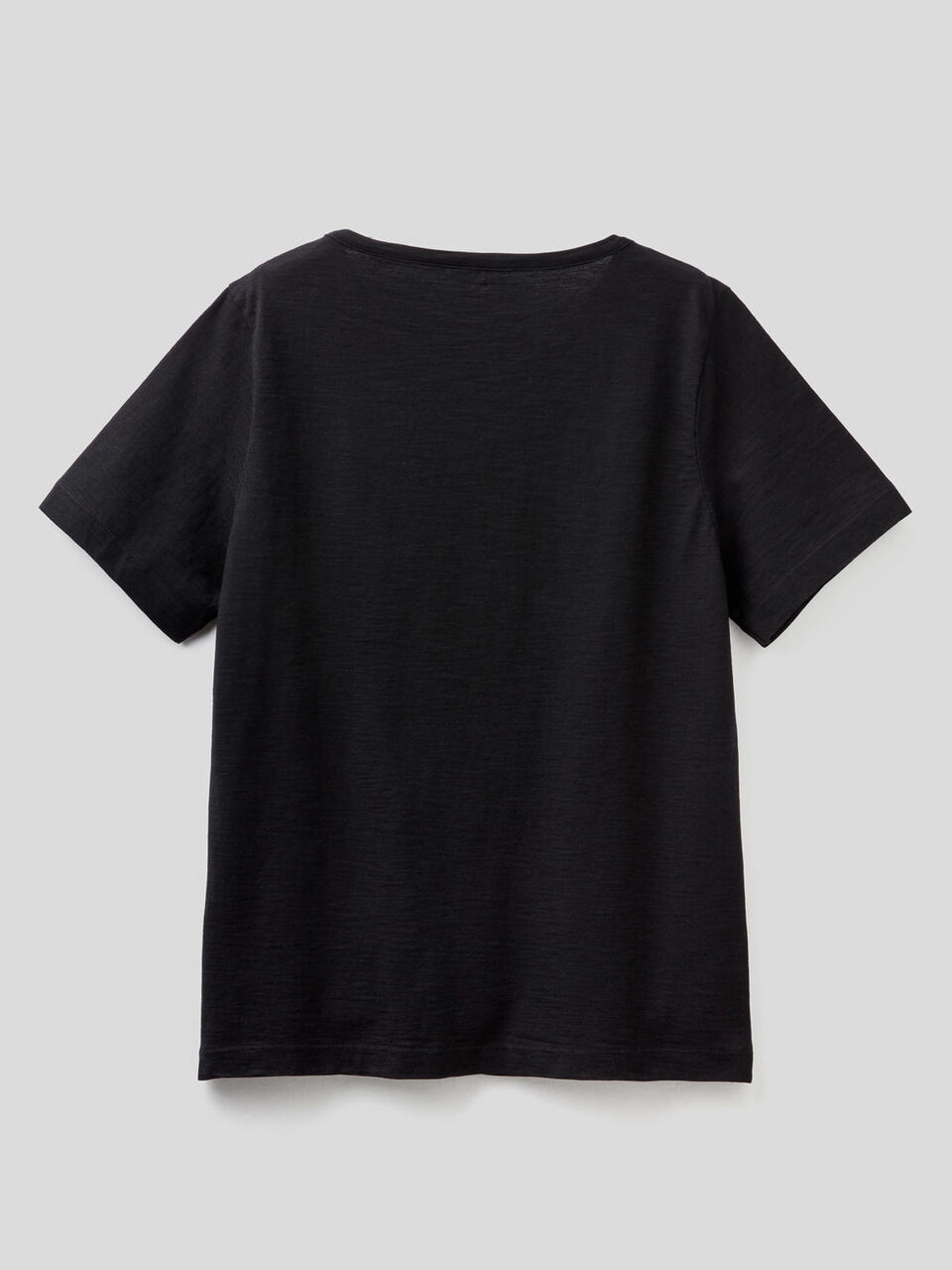 Solid color t-shirt with pocket image number 2