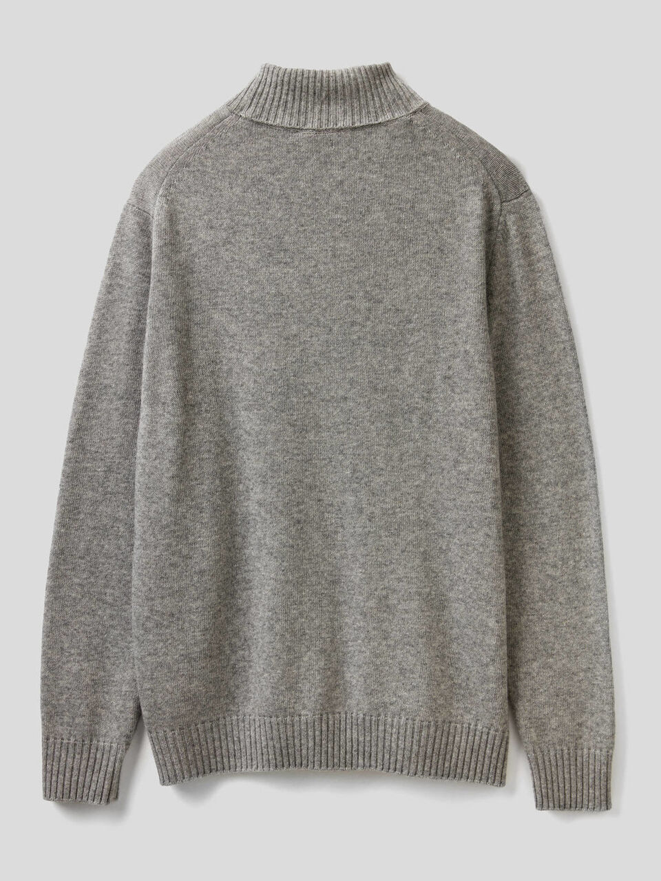Turtleneck sweater in cashmere and wool blend image number 2