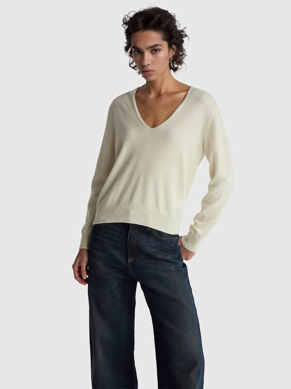 Cream V-neck sweater in pure Merino wool Women
