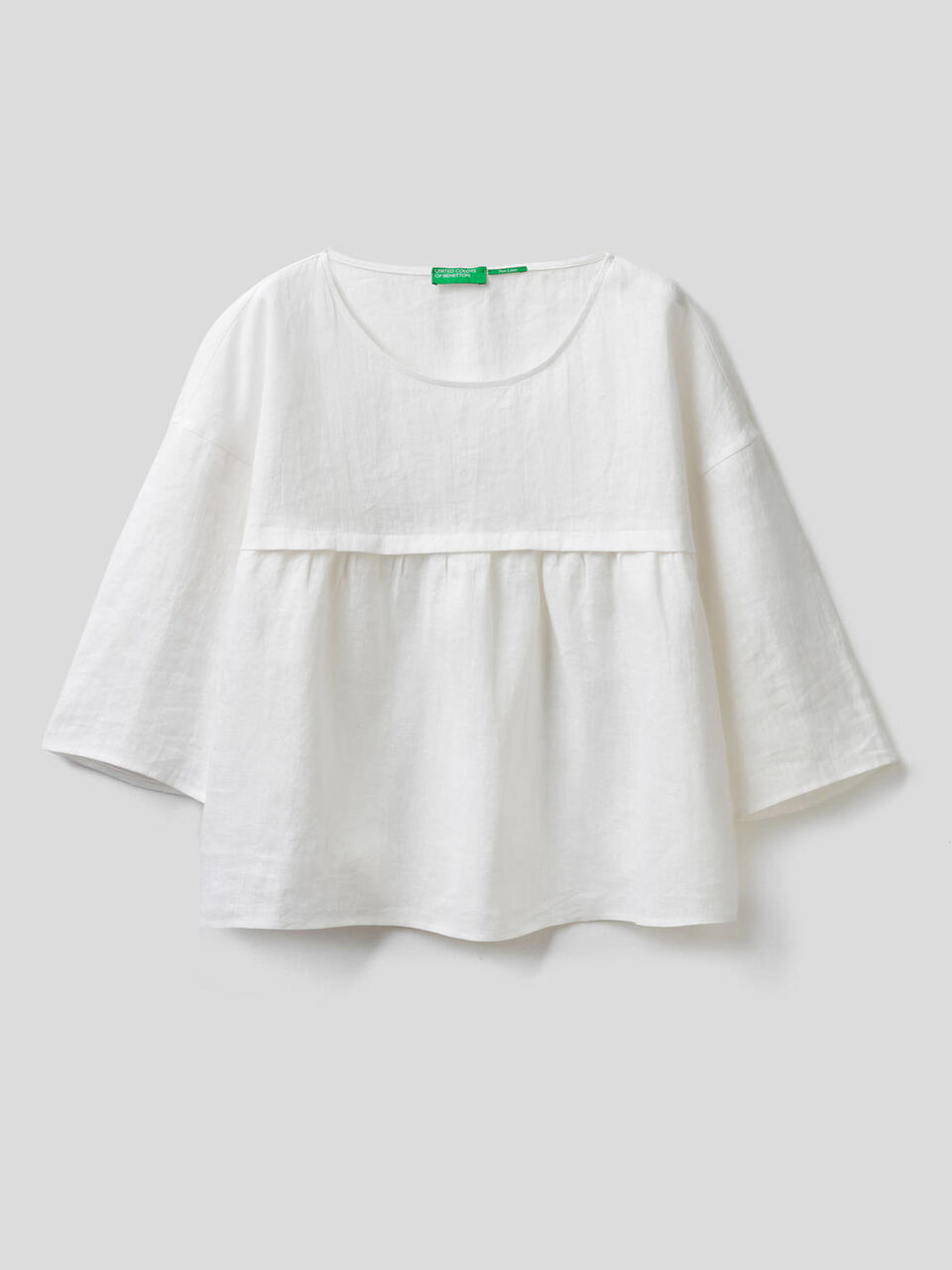 Blouse in 100% linen with frill image number 1