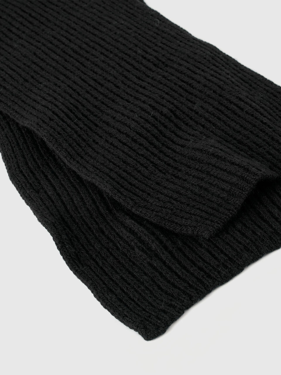 SCARF Men image number null