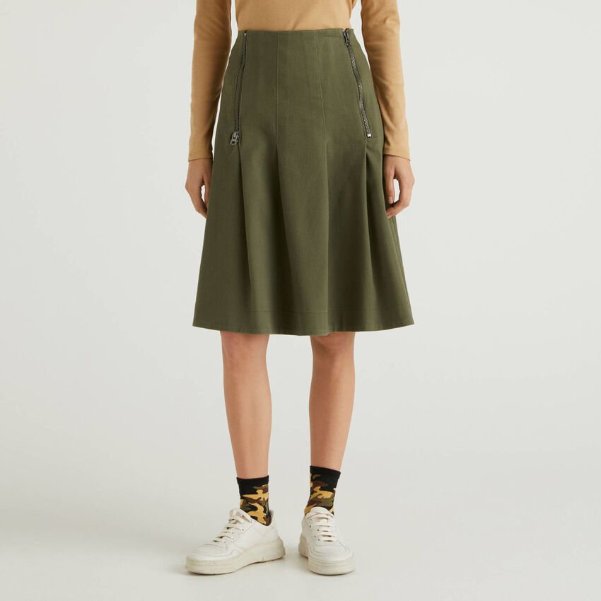 Pleated midi skirt with zipper