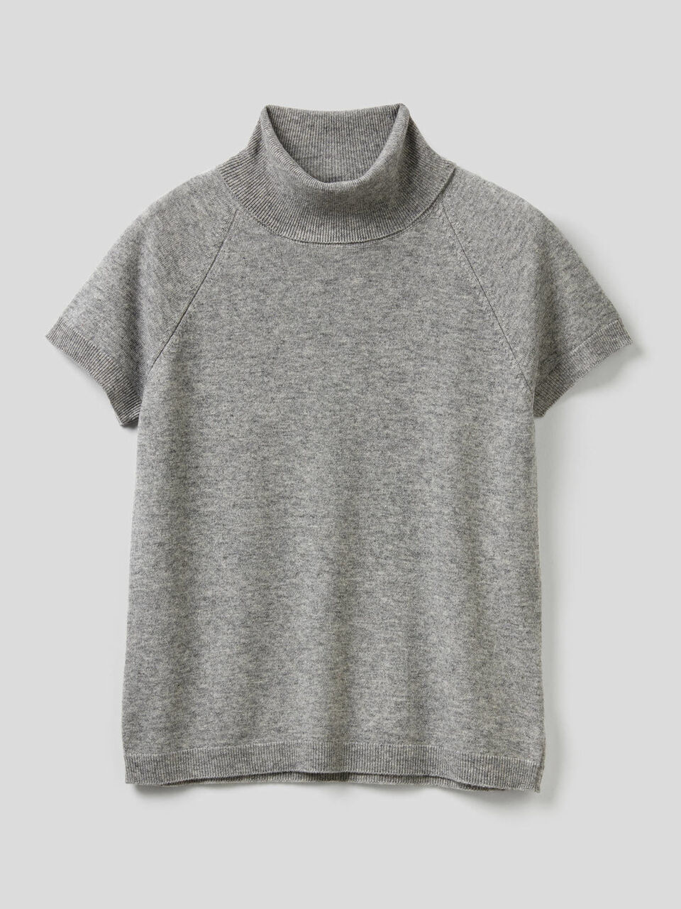 Short sleeve turtleneck in cashmere and wool blend image number 1