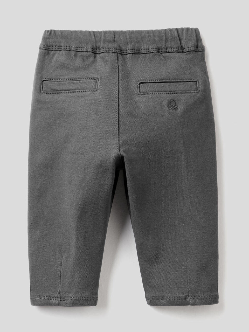 Trousers with drawstring and maxi pockets image number 2