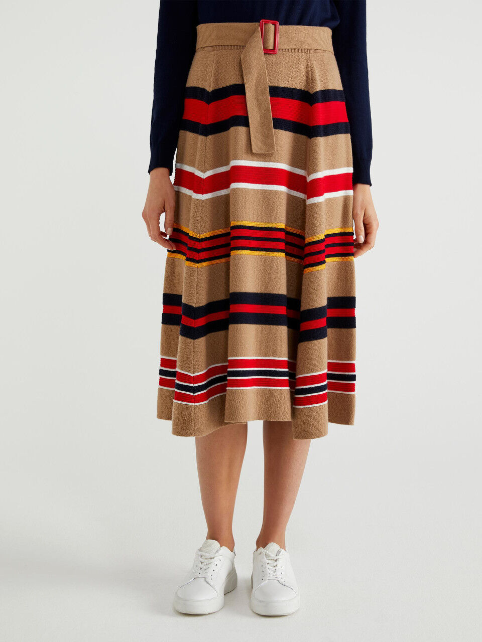 long black knit skirt outfit
