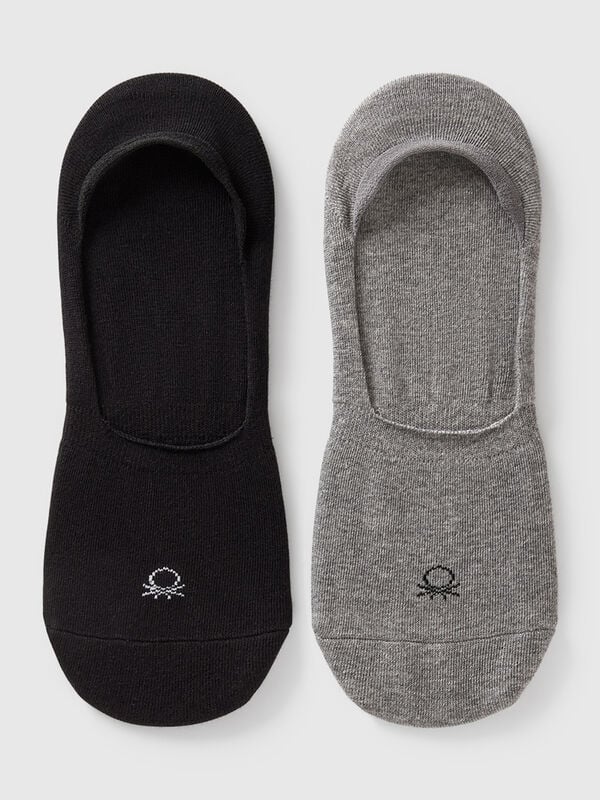 Two pairs of solid color ankle socks