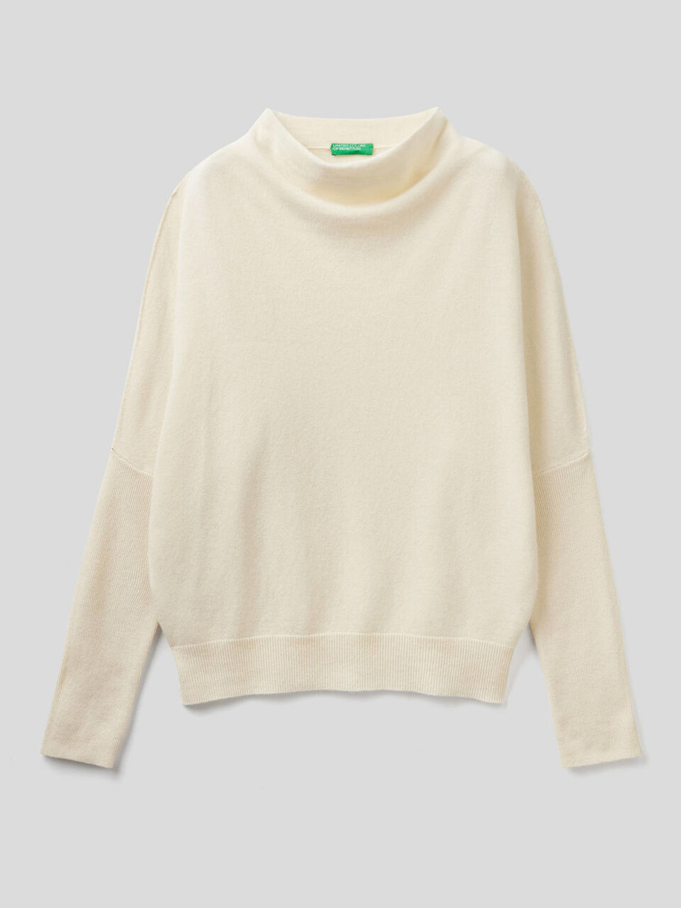 Turtleneck with ribbed sleeves image number 1