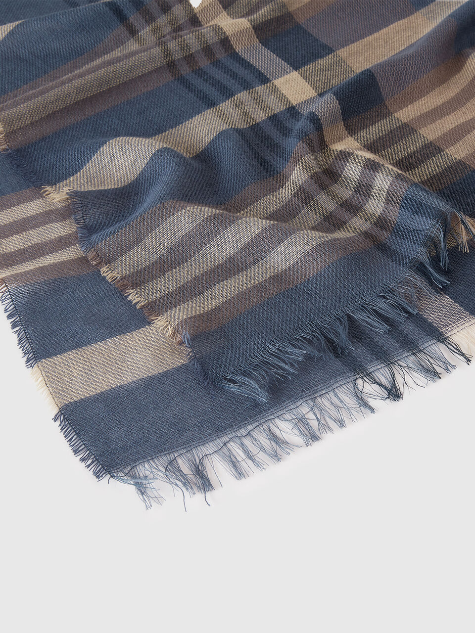 SCARF Men image number null