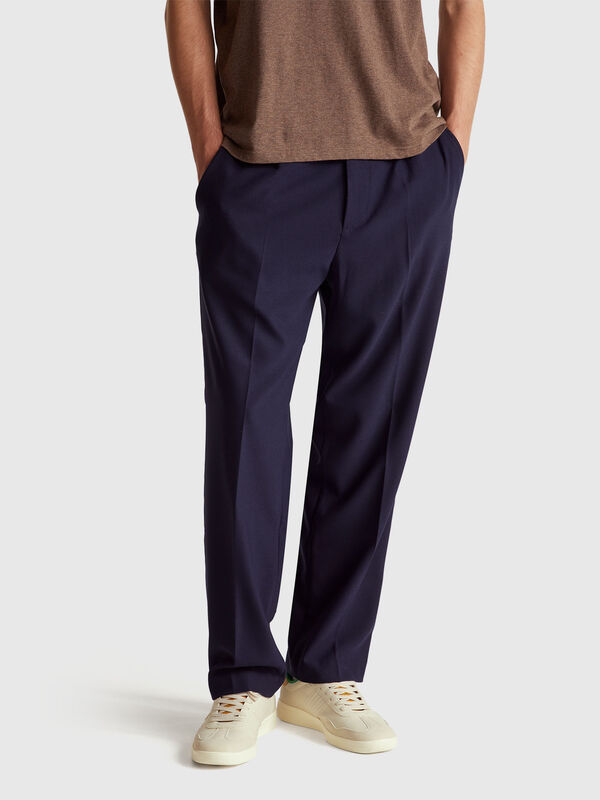Relaxed fit chinos Men