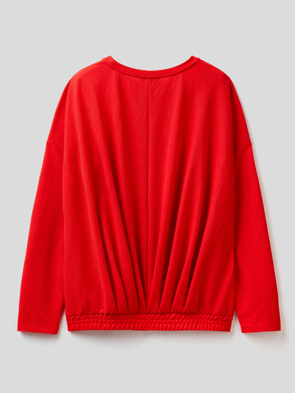 Solid color sweater with pleats on the back image number 2