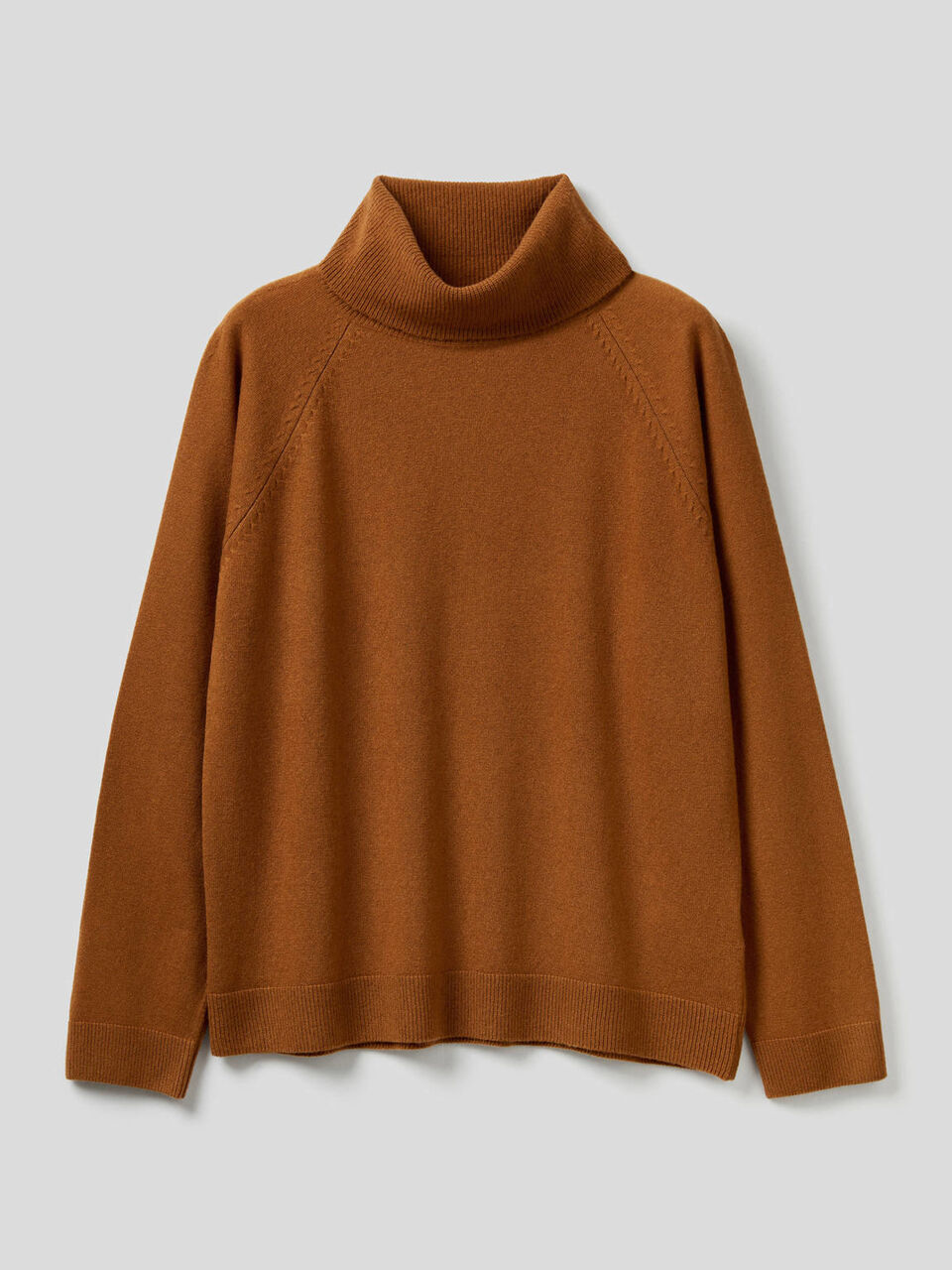 Turtleneck sweater in cashmere and wool blend image number 1