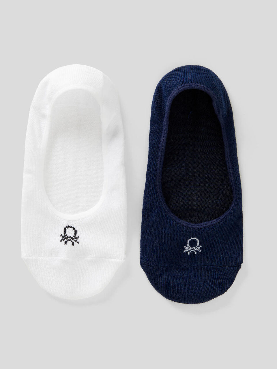 Two pairs of solid color ankle socks image number 1