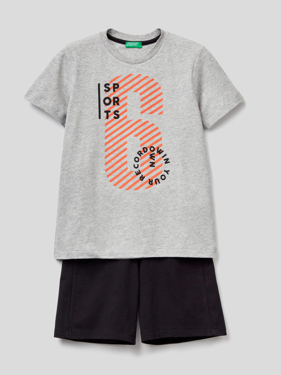 T-shirt and bermudas set image number 1