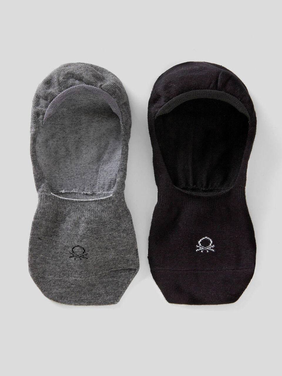 Two pairs of solid color ankle socks image number 1