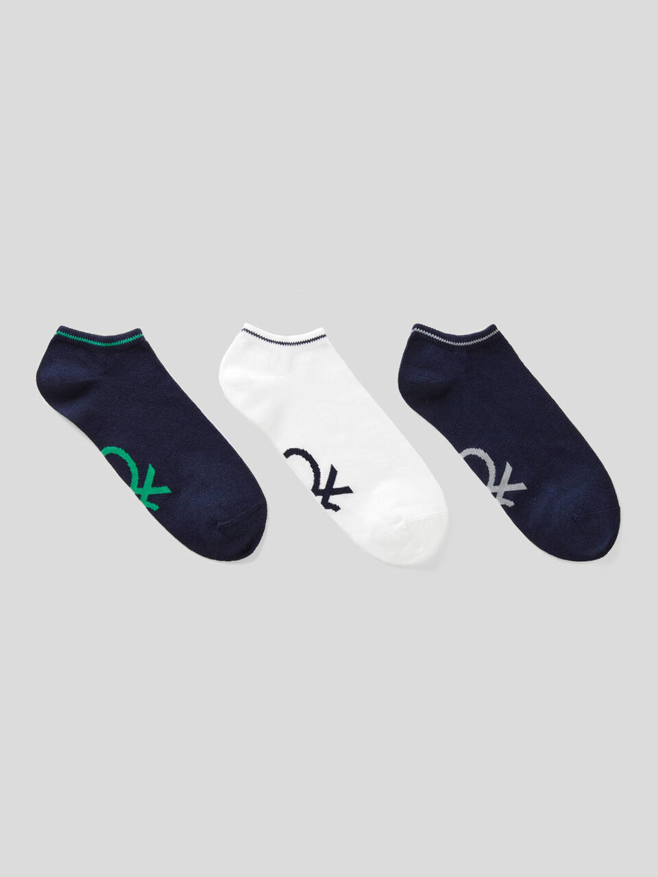 Three pairs of short socks image number 1