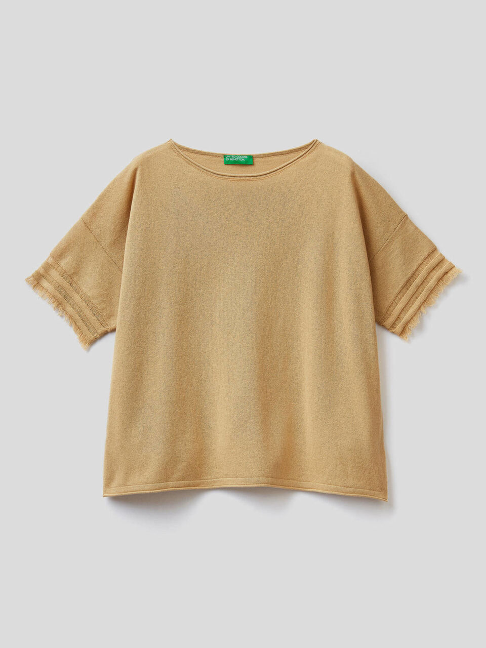 Sweater with frayed sleeves image number 1