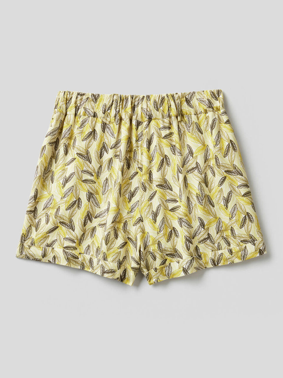 Flowy shorts with botanical print image number 2