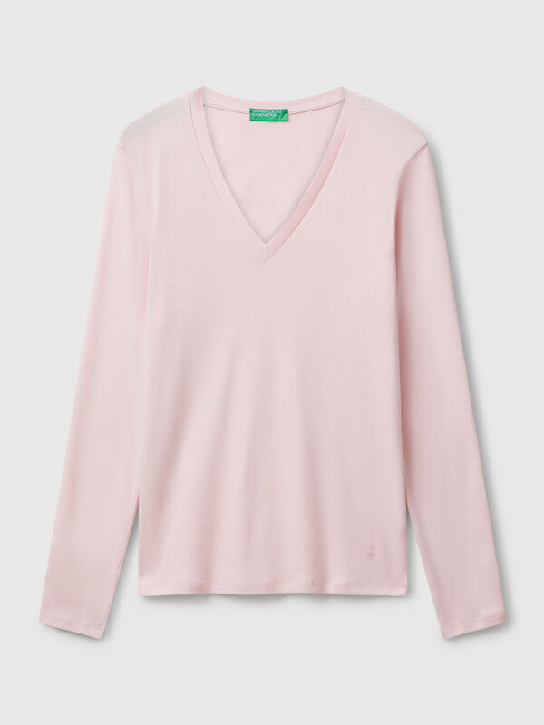 Pink t-shirt with V-neck Women