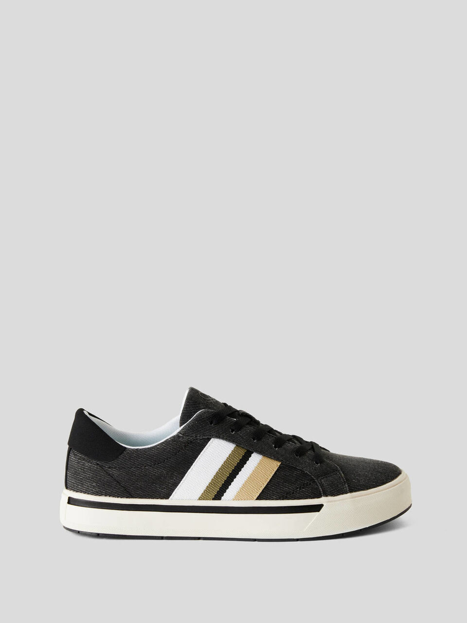 Canvas sneakers image number 1