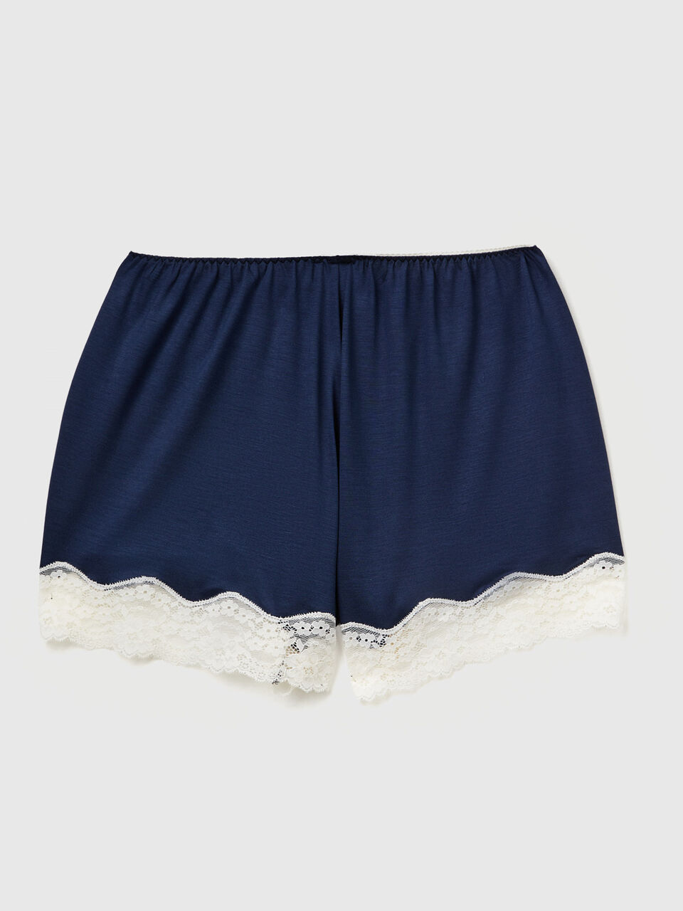 SHORTS Women image number null