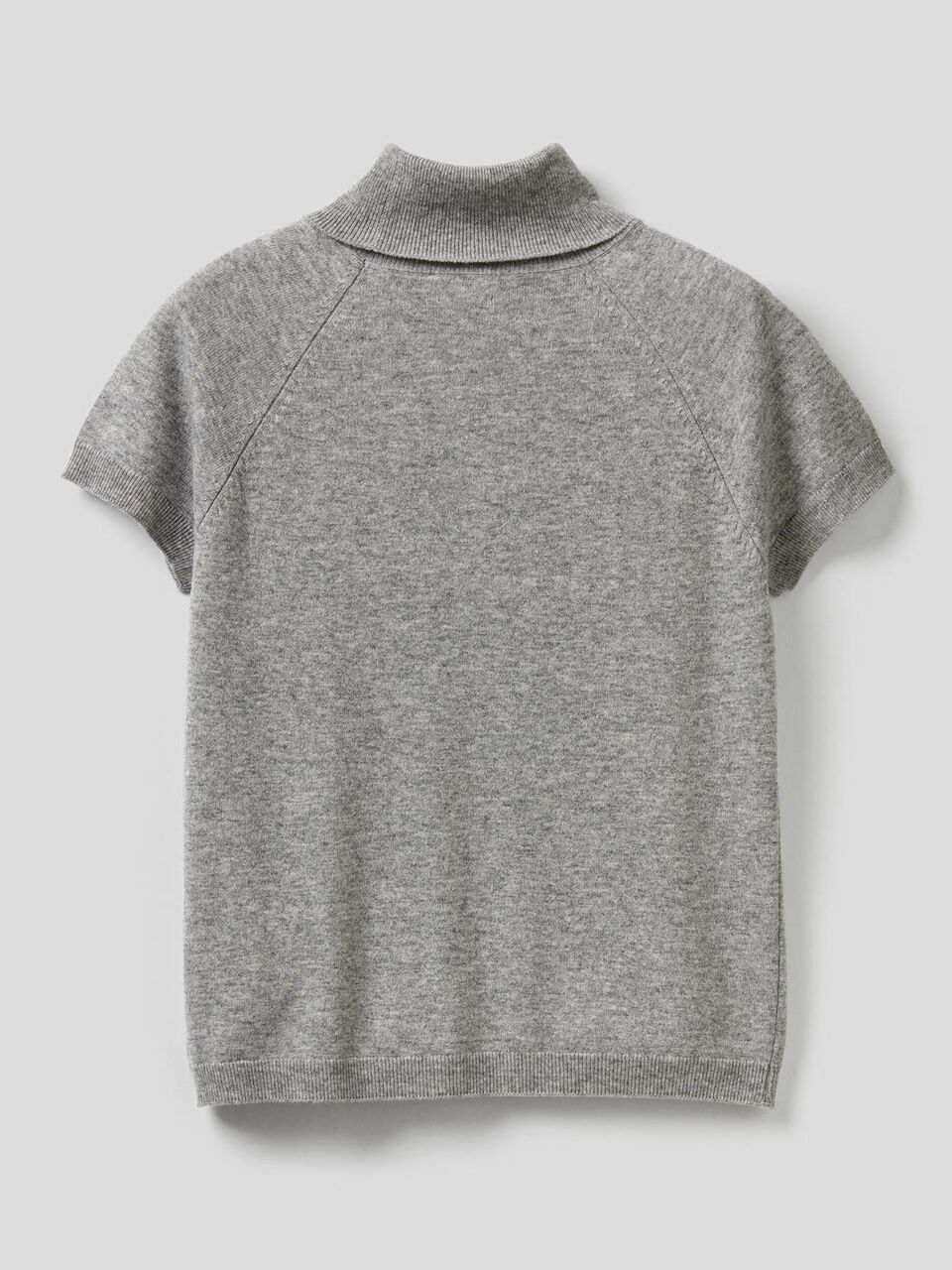 Short sleeve turtleneck in cashmere and wool blend image number 2