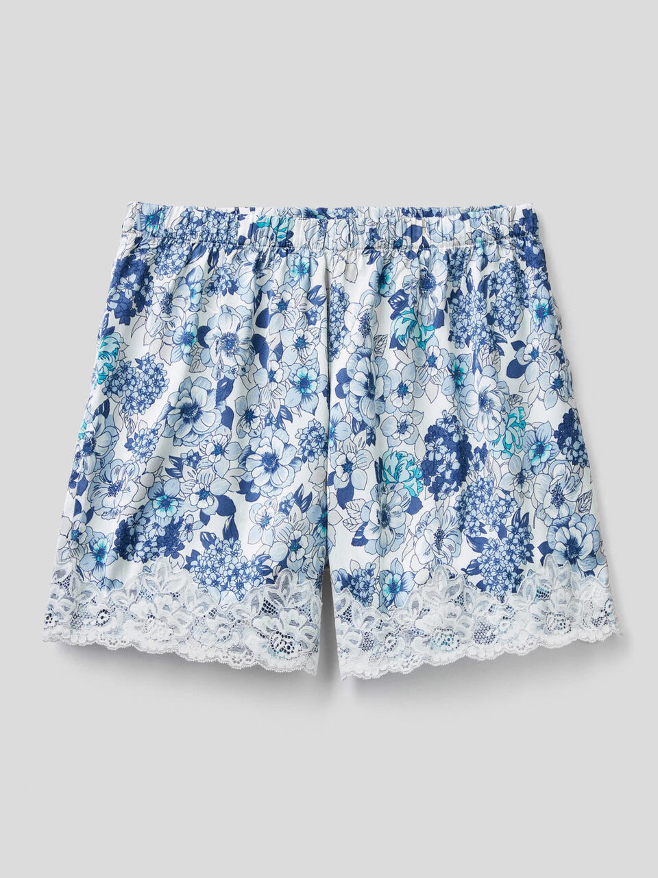 Floral shorts with elastic lace image number 1