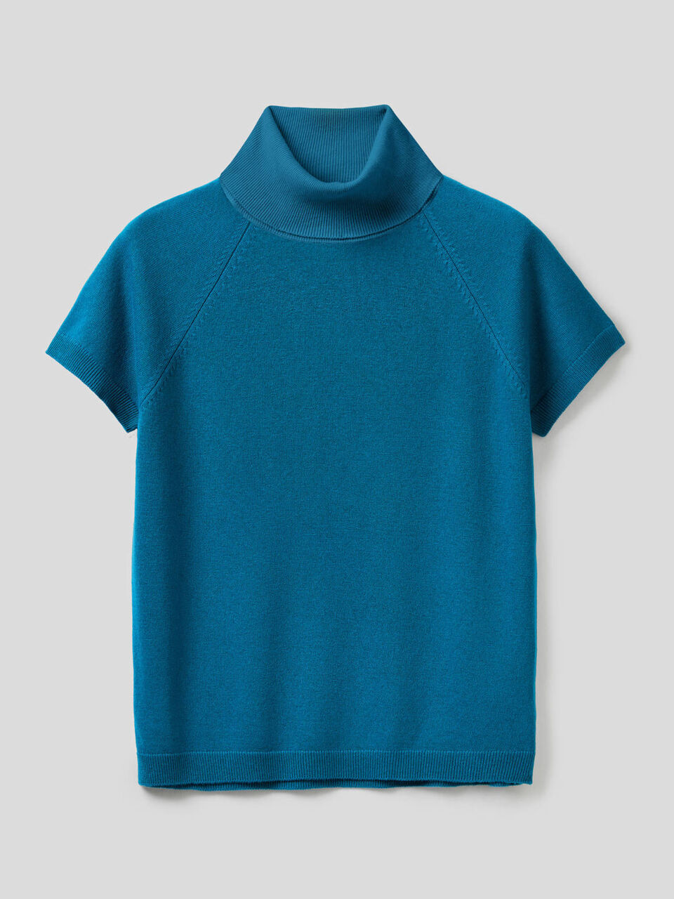 Short sleeve turtleneck in cashmere and wool blend image number 1