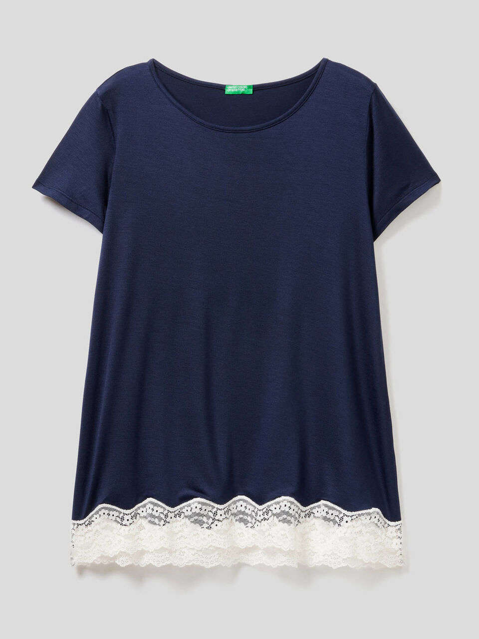Flowy short sleeve t-shirt with lace image number 1